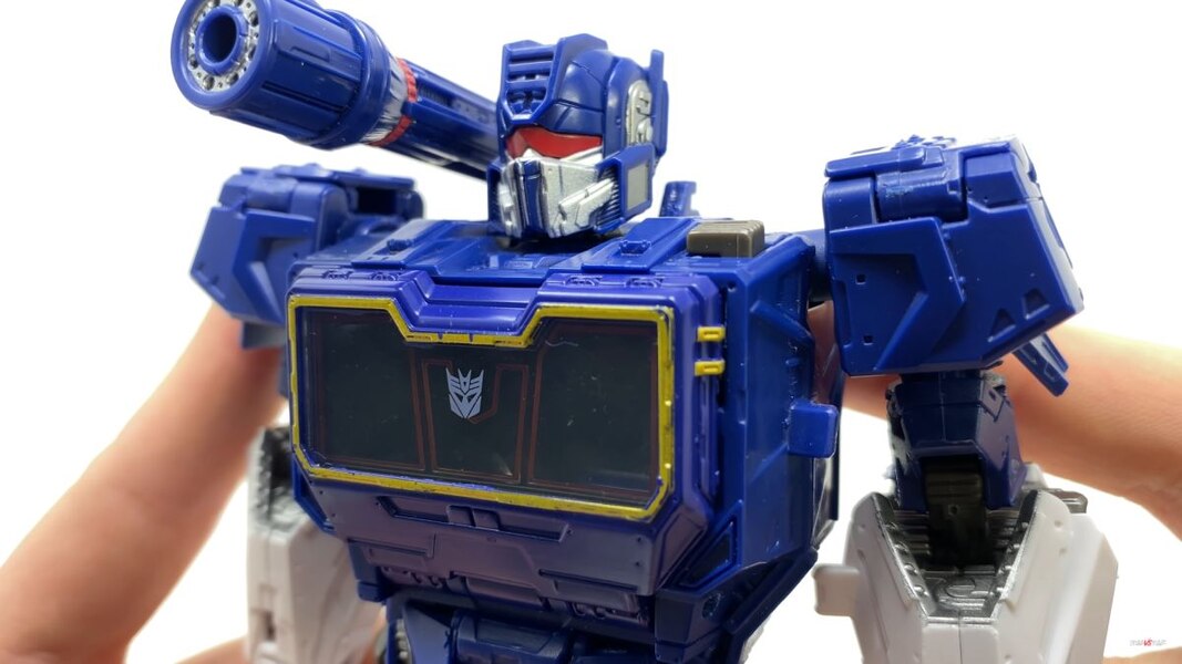 Transformers Studio Series 83 Soundwave More In Hand Image  (21 of 51)